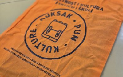 Ruksak (pun) kulture uz predstavu Žohari